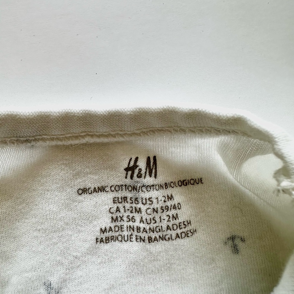 H&M Organic Cotton Wrap Around White Baby One-Piece Bodysuit - Picture 3 of 3